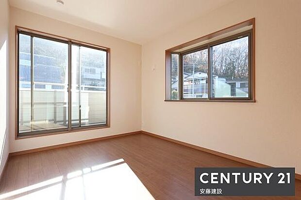 【　子供部屋　/　6帖　】お好きな家具を自由にレイアウトできる広さの洋室お子様にもちょうどいいサイズのお部屋です！クローゼット完備