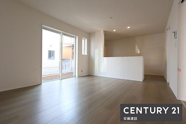 【 リビング / 15帖 】白を基調とした明るいリビング一日の大半を過ごす部屋だからこそ過ごしやすい空間にこだわりたいですね!