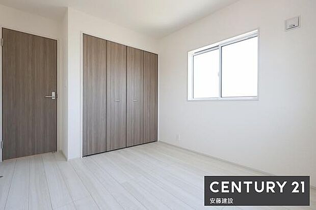 【　子供部屋　/　6.21帖　】明るくゆとりのある広さの洋室！クローゼット完備