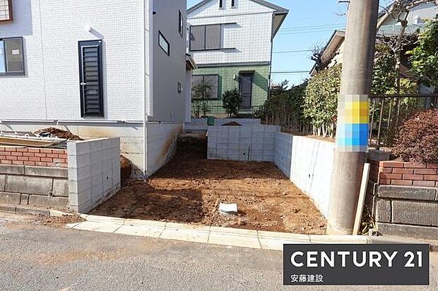 【 駐車場 / parking 】2台可能な駐車スペース