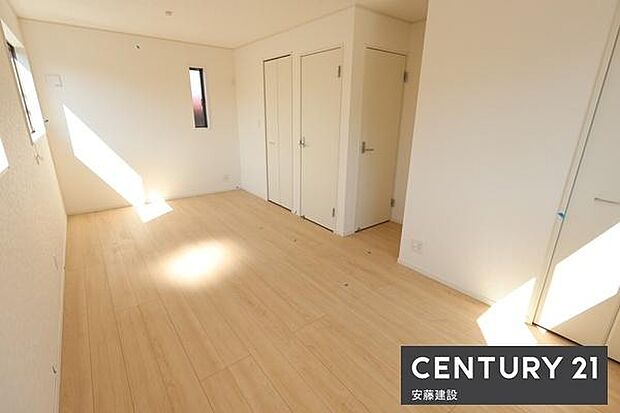 【 子供部屋(間仕切可) / 9.5帖 】クローゼット2ヶ所に完備で使い分けて収納も可能!