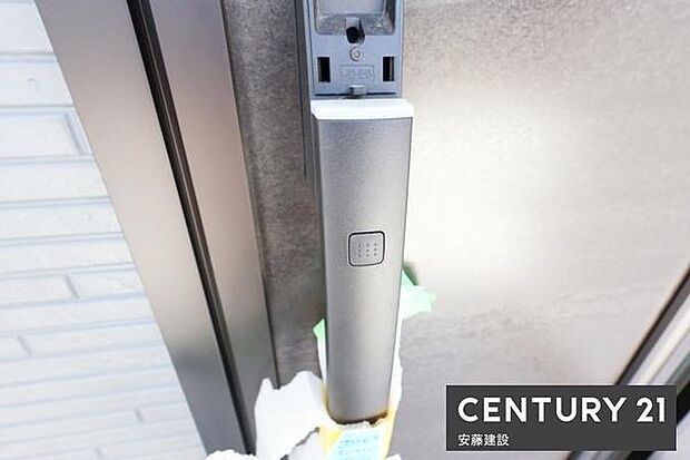 【　玄関電子キー　】ワンタッチで施開錠可能なスマートキー搭載！買い物帰りや雨の日、子どもと手が離せないときでもすぐに施錠できてうれしい機能