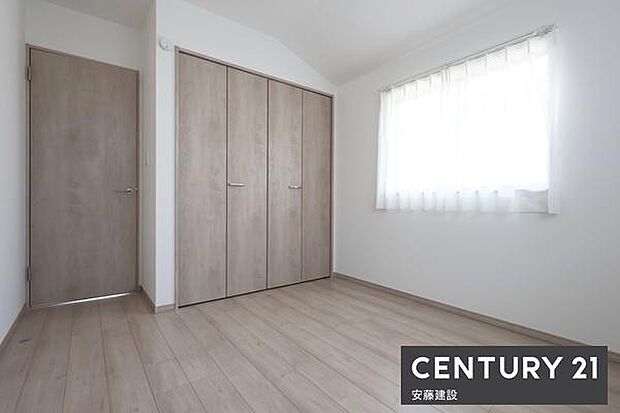 【 洋室 / 5.25帖 】清潔感溢れるシンプルな洋室!クローゼット完備