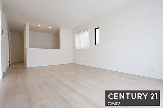 リビング広々20帖設計キッチン背面に大容量パントリー完備