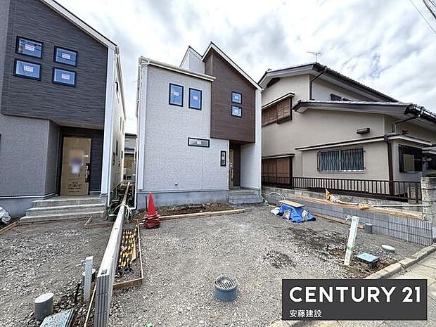 玄関スマートキーや食洗機、洗面台にオープンサニタリーなど設備・収納充実な邸宅