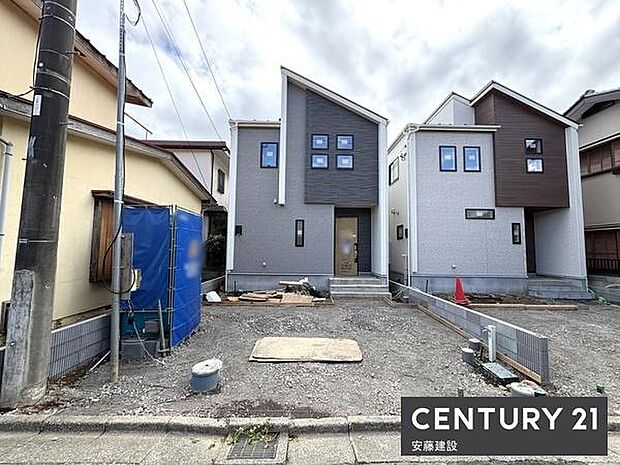 並列2台可能な駐車スペースご夫婦それぞれのお車をお家の前に停めることができます