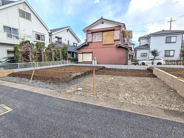 【 駐車場 / parking 】並列2台可能な駐車スペース