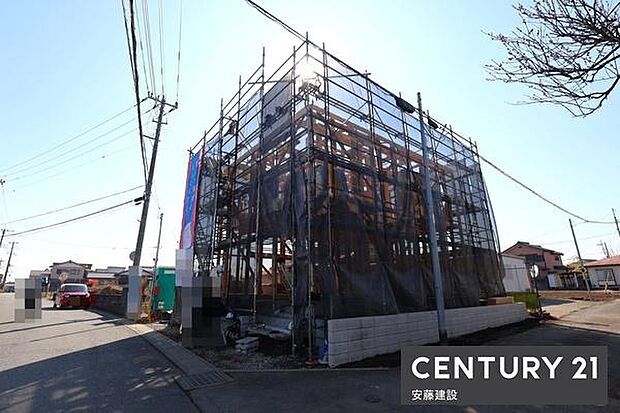 防犯カメラや電子キー、TVモニター付インターホン等が備わったセキュリティ面安心の邸宅