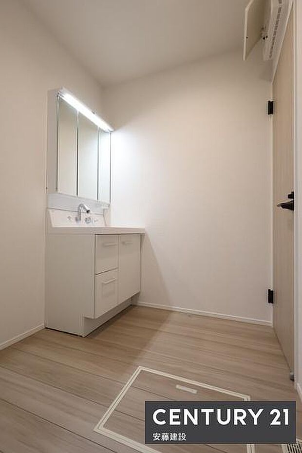 【 同社施工例写真 / 洗面所 】(※設備においては現況有姿です)