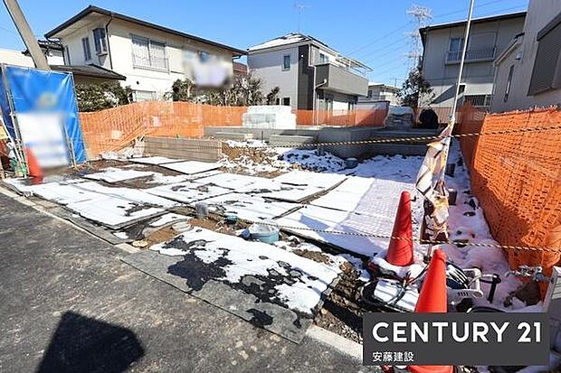 【 駐車場 / parking 】並列2台可能な駐車スペースご夫婦それぞれのお車をお家の前に停めることができます