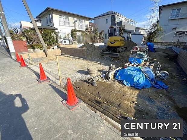 【　駐車場　/　parking　】並列2台可能な駐車スペースご夫婦それぞれのお車をお家の前に停めることができます