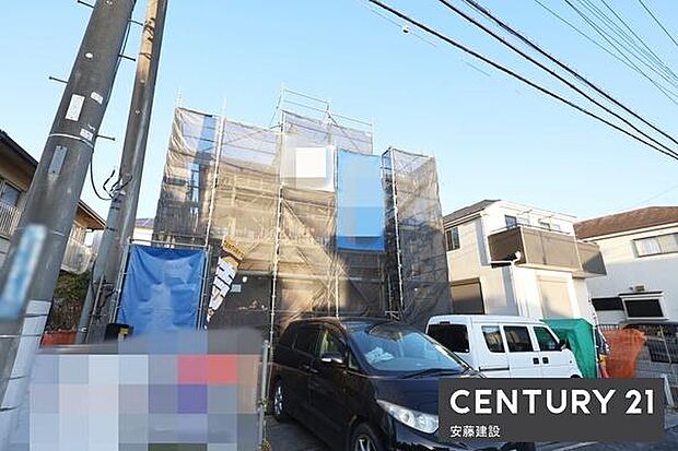 玄関スマートキーや食洗機付きキッチン、洗面台にオープンサニタリーなど設備・収納充実な邸宅