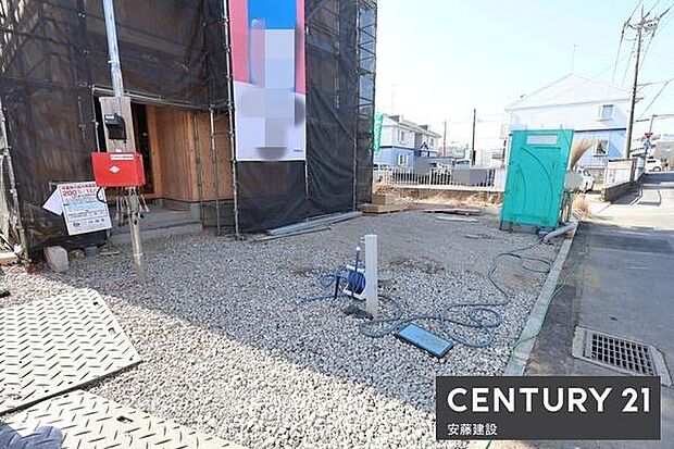 【 駐車場 / parking 】並列3台駐車可能なスペース洗車やバイク・自転車置き場などにも役立つしっかりとした広さです