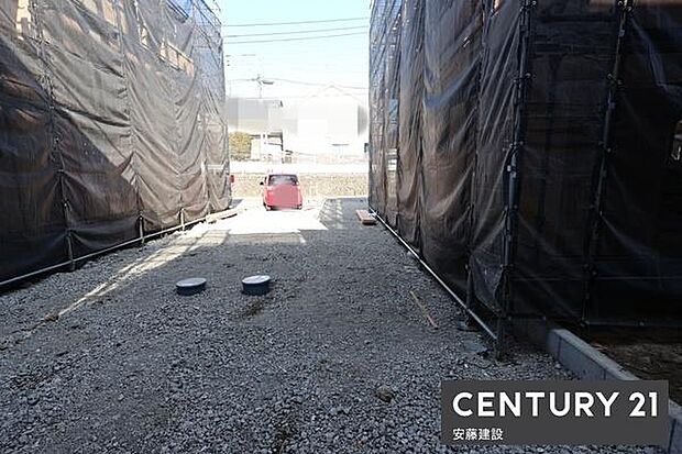 【 駐車場 / parking 】駐車3台可能なスペース