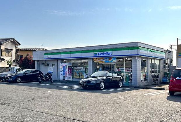 ファミリーマート飯能青木店まで182m