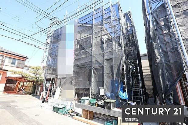 暖かな陽が差し込む三面採光の2階リビング設計