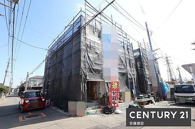 防犯カメラや電子キー、TVモニター付インターホン等が備わったセキュリティ面安心の邸宅