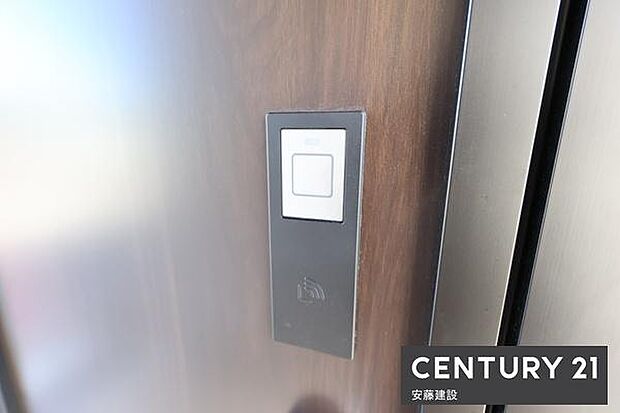 【　設備　】スマートキー完備で荷物が多くても開錠楽ちん！