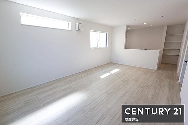 【 リビング / 18帖 】