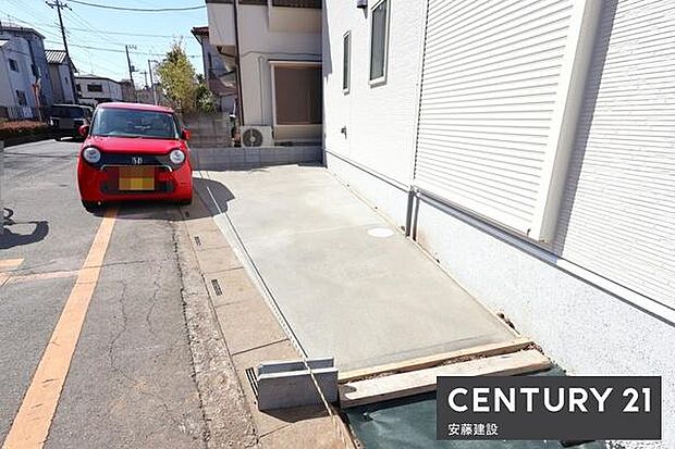 【 駐車場 / parking 】駐車1台可能なスペース