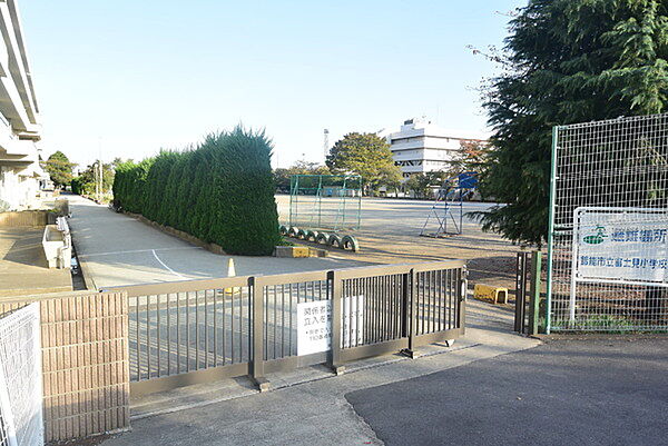 飯能市立富士見小学校まで1108m