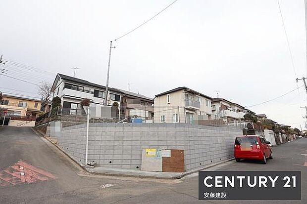 全居室南向きで陽当り良好な角地