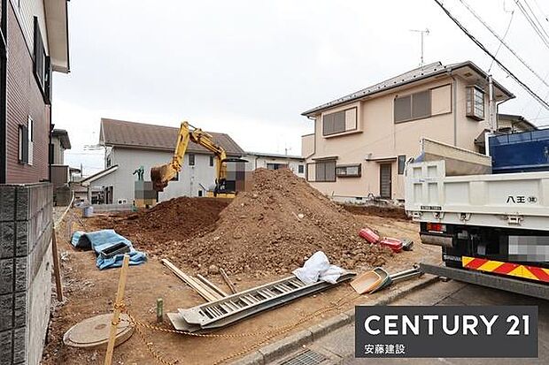 お料理の受け渡しもしやすいオープンキッチン！窓があり換気もばっちりできます
