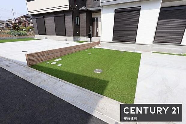 【 庭 / Garden 】ガーデニングや家庭菜園など楽しみが広がるスペース南向きなので陽当たり良好