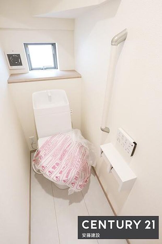 【 トイレ / toilet 】明るく清潔的なウォシュレット付きトイレ