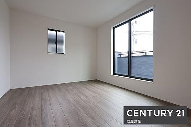 【 寝室 / 7.25帖 】南向きバルコニーに面して明るくあたたかな寝室!お好みの家具を置いてホテルライクな空間も楽しめます