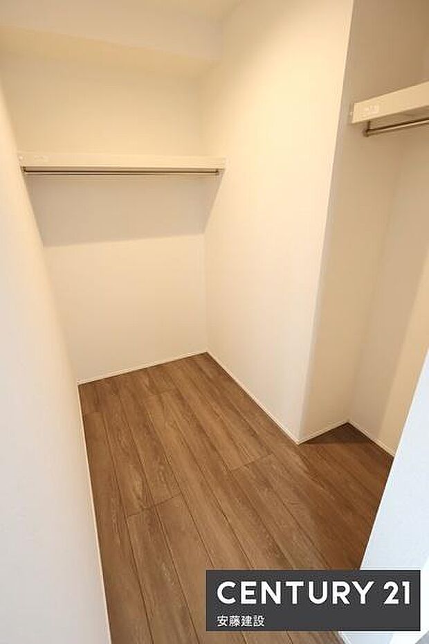 【 WIC 】毎日の洋服選びも楽しめるWIC完備!しっかり収納可能で居住空間を広々と活用できます
