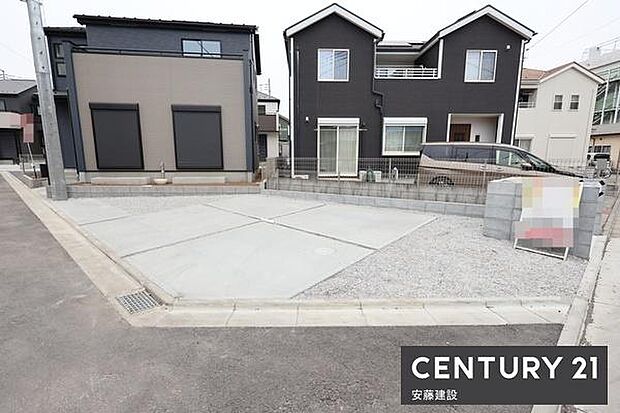 【 駐車場 / parking 】駐車2台可能なスペースバイク・自転車置き場としても役立つゆとりの広さ