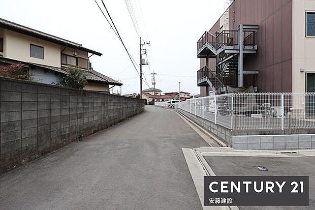 【 前面道路 】南東側約4m公道・分譲地内約4.2m新設道路