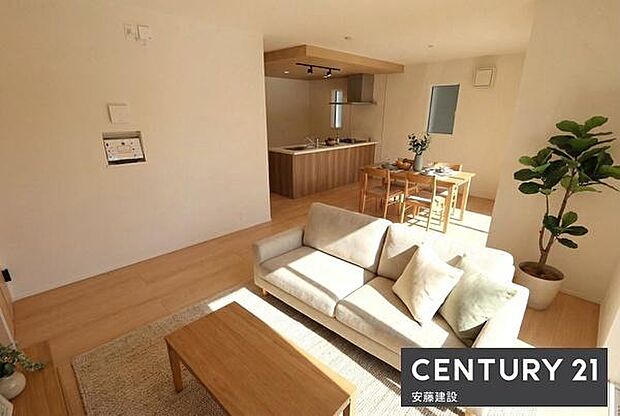 宅配ボックスや食洗機、大型WICなどの設備・収納充実な邸宅