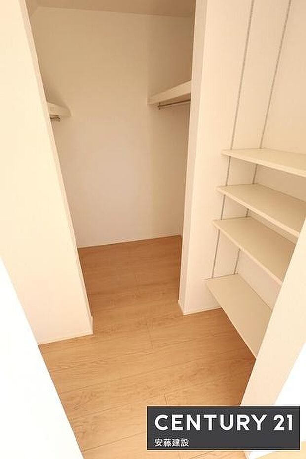 【 WIC 】毎日の洋服選びも楽しめるWIC完備!しっかり収納可能で居住空間を広々と活用できます