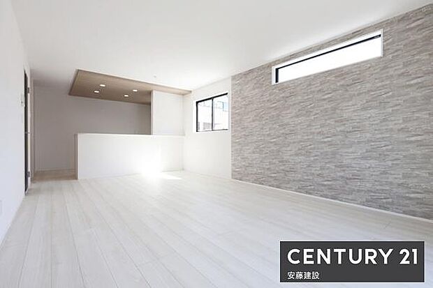 1階ぐるりと周れる回遊動線のワンフロアLDKアクセントクロスや収納が多い邸宅