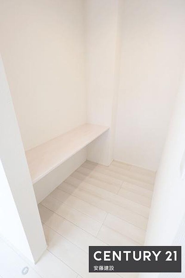 【 フリースペース 】リビングにちょっとしたスペース完備カウンターがあるため勉強や収納スペースとしても使えます