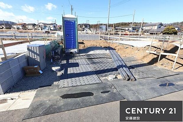 【　駐車場　/　parking　】並列2台可能な駐車スペースご夫婦それぞれのお車をお家の前に停めることができます