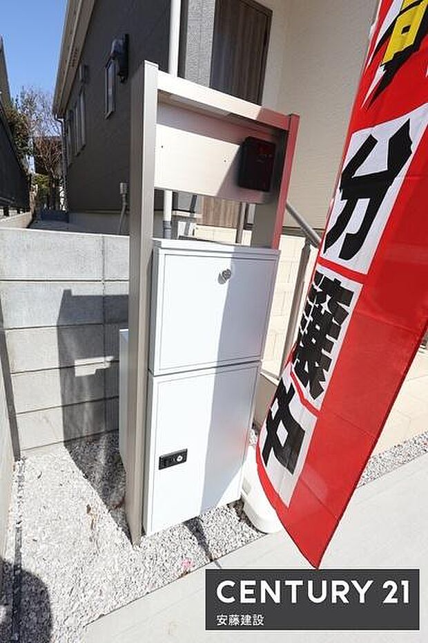 【 玄関 / entrance 】宅配ボックス完備