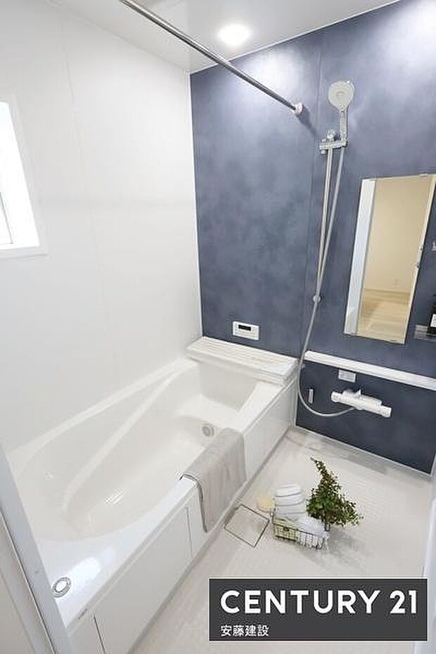 【 浴室 / Bathroom 】アクセントパネルで優雅な空間を演出したシステムバス