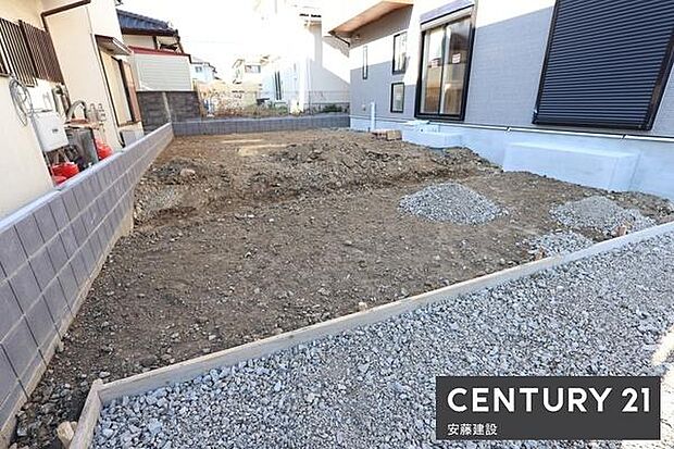 【　庭　/　Garden　】ガーデニングや家庭菜園など楽しみが広がるゆとりのスペース