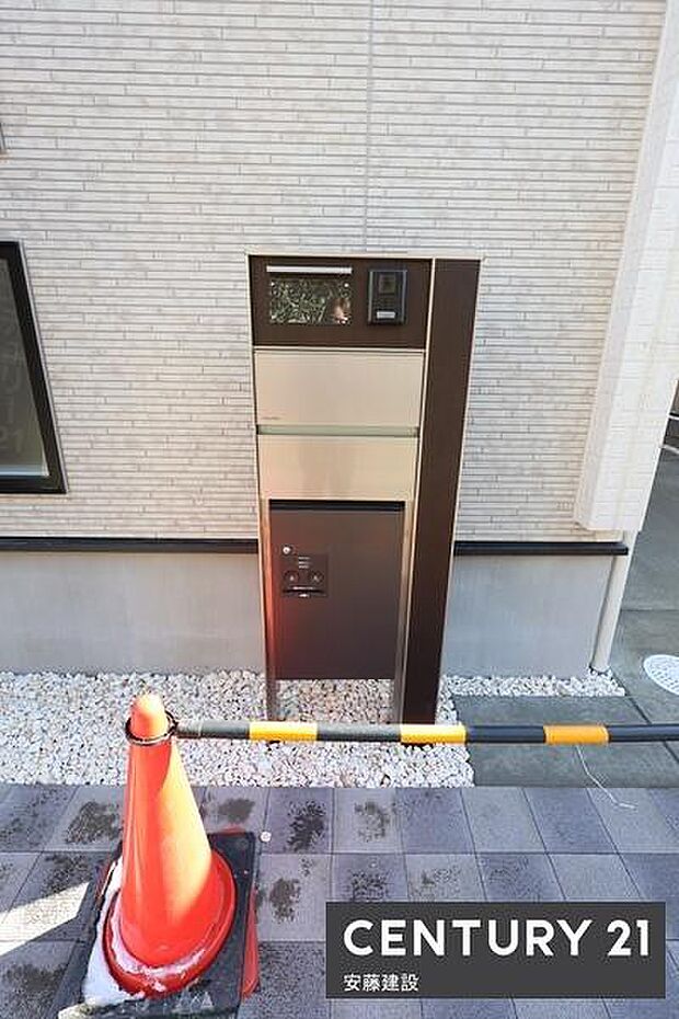 玄関宅配box完備