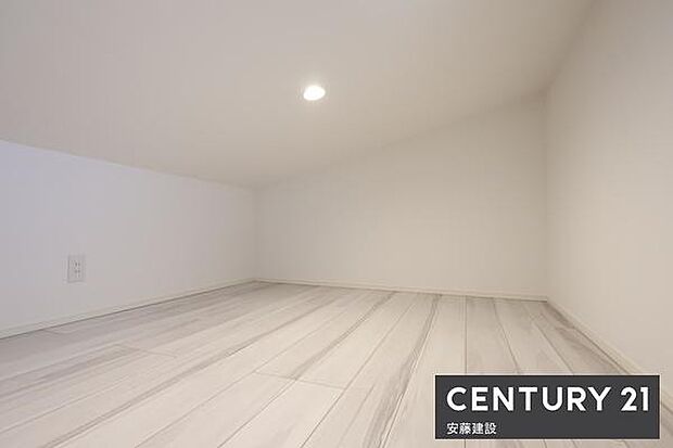 【　ロフト　】旅行バッグ・スポーツ用品などもすっきり片付くロフト完備