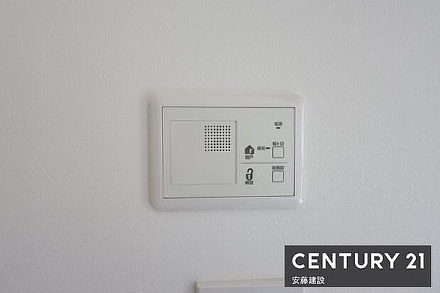 【　設備　】スマホの遠隔操作で施錠可能なシステム搭載！電動シャッター、TVモニター付インターホンも揃って防犯面も安心！