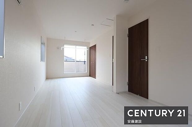 【　寝室（間仕切可)　/　11.25帖　】将来の家族人数に応じて間取り変更可能なフレキシブルルーム！ダブルベッドを置ける寝室はご夫婦でお使いいただける空間