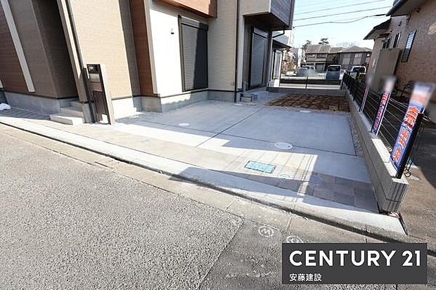 【　駐車場　/　parking　】並列2台可能な駐車スペースご夫婦それぞれのお車をお家の前に停めることができます