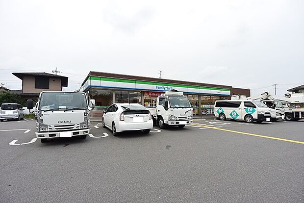 ファミリーマート日高高萩店まで626m