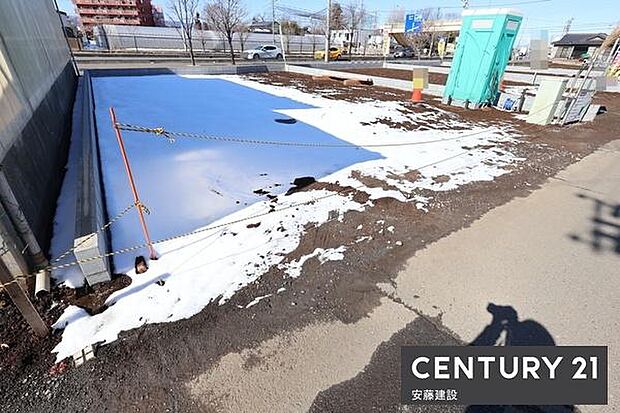 【 駐車場 / parking 】並列2台可能な駐車スペースご夫婦それぞれのお車をお家の前に停めることができます