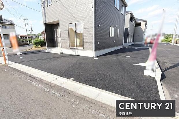 【　駐車場　/　parking　】L字に駐車2台可能なスペース
