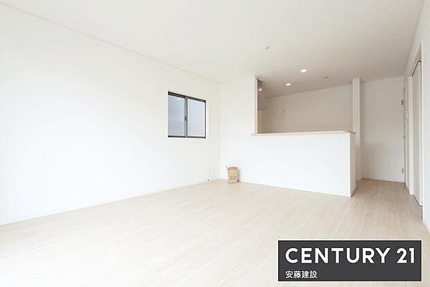 【　リビング　/　15帖　】南向きで陽当り・風通し良好なリビング一日の大半を過ごす部屋だからこそ過ごしやすい空間にこだわりたいですね！